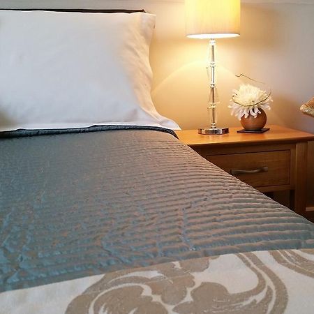 Mead Lodge B&B Corsham Extérieur photo